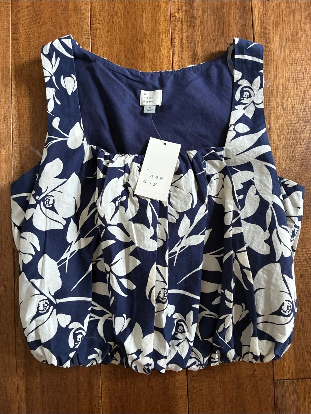 NWT a new day Navy & White Floral Cotton Tank with elastic waist